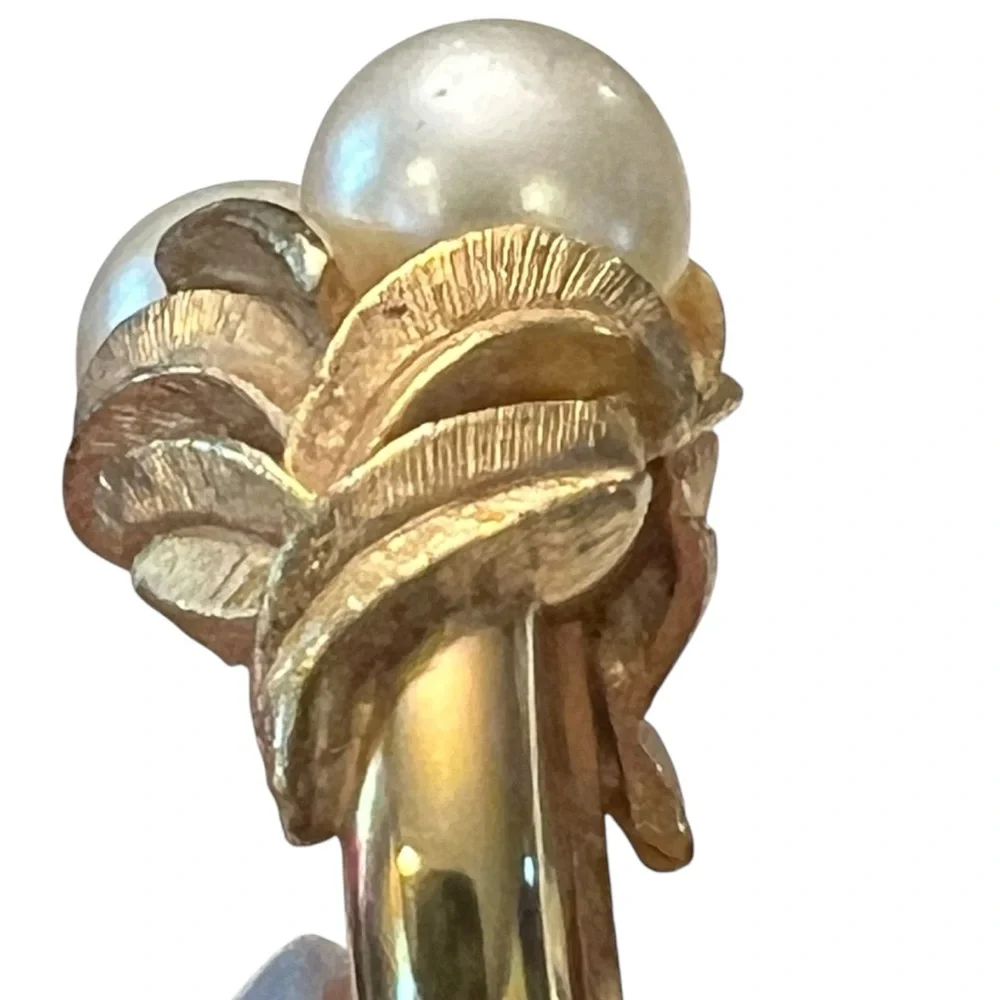 AVON Matte Textured Gold Tone‎ 2 Faux Pearl Ring Vintage Size 4.25-5.25 Classic